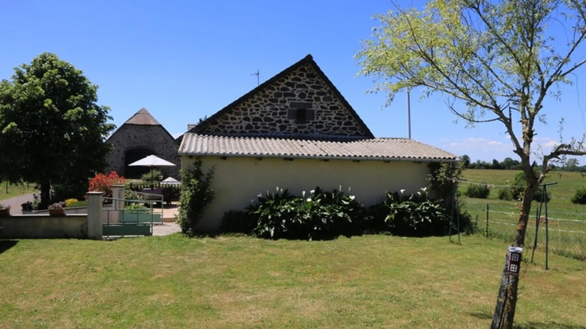 Holiday home Gite Au Calme Avec Terrasse, Jardin, Cheminee, Proche De Salers Et Piste De Ski - Fr-1-742-41 Anglards-de-Salers
